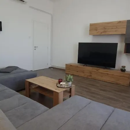 Mc Centar Apartman Апартаменты *