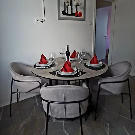 Mc Centar Apartman Apartment *